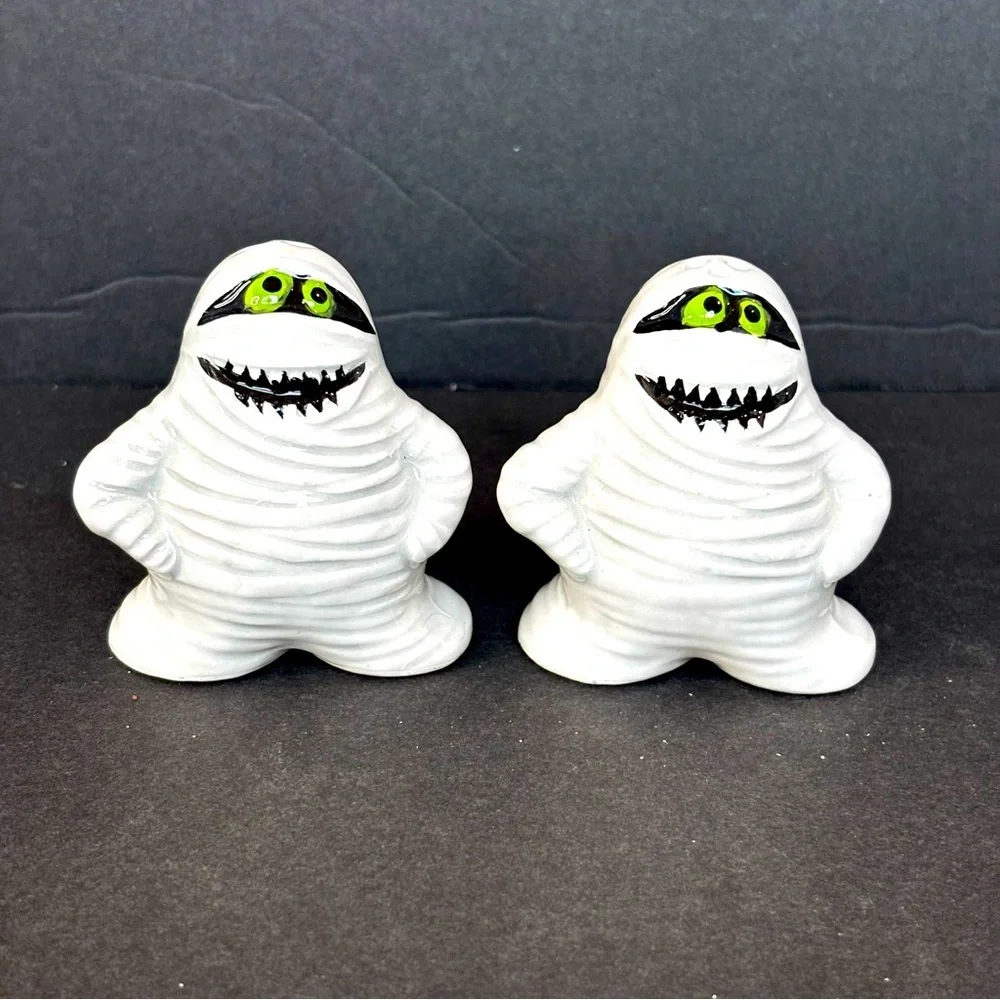 Hotel Transylvania Mummy Salt And Pepper Sharker With Plugs Halloween Decor
